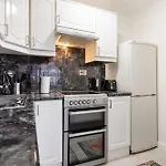 Fabulous Two Bed Apt In Heart Of Chelsea - London